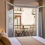 Room Boutique 32